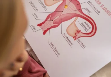 Le tube di Falloppio, conosciute anche come salpingi o tube uterine, sono organi cavi essenziali dell'apparato genitale femminile. Di forma tubulare, misurano circa 7-8 cm di lunghezza e hanno un diametro di 1-2 mm.